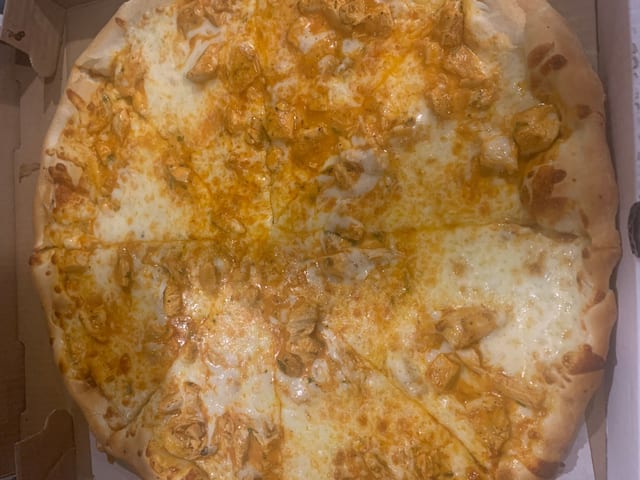 Chicken Buffalo Gourmet Pizza.
